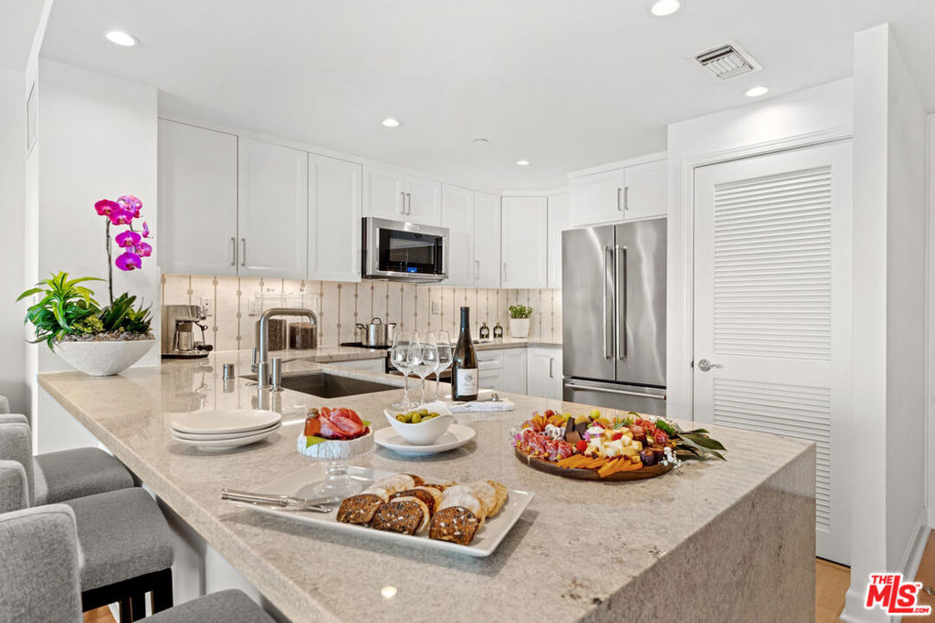 1221 W Ocean Avenue - Photo 5
