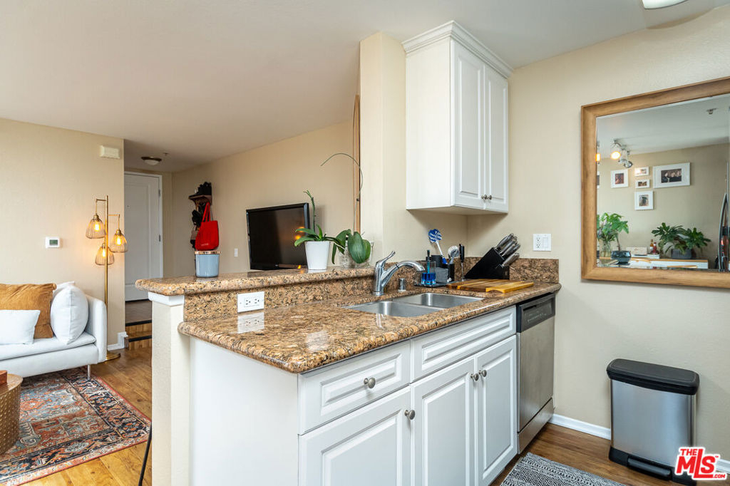 7320 Hawthorn Avenue - Photo 7