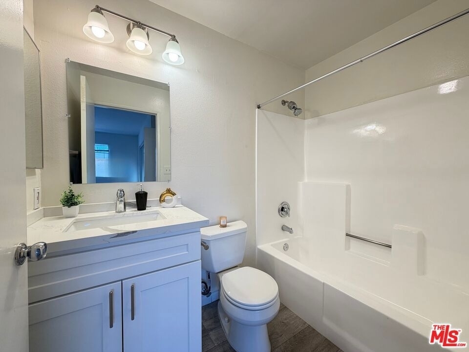 326 S Manhattan Place - Photo 7