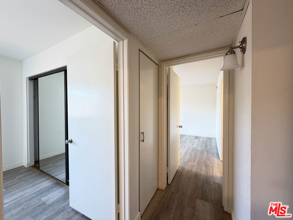 326 S Manhattan Place - Photo 4