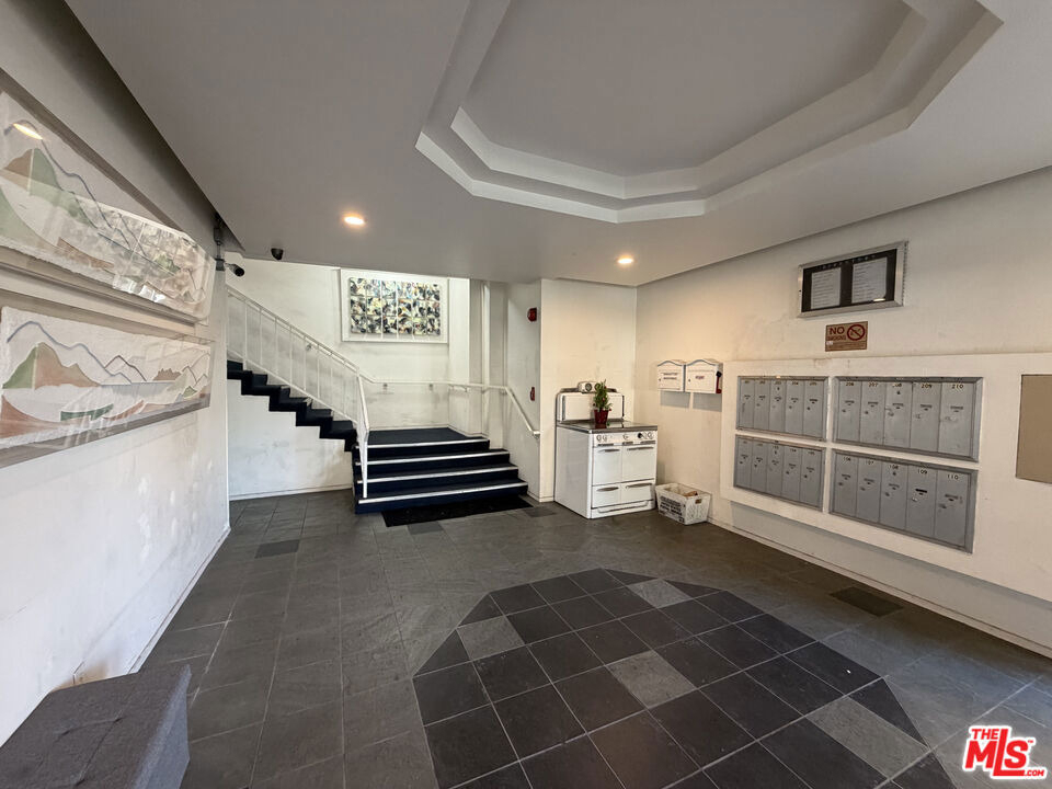 326 S Manhattan Place - Photo 11