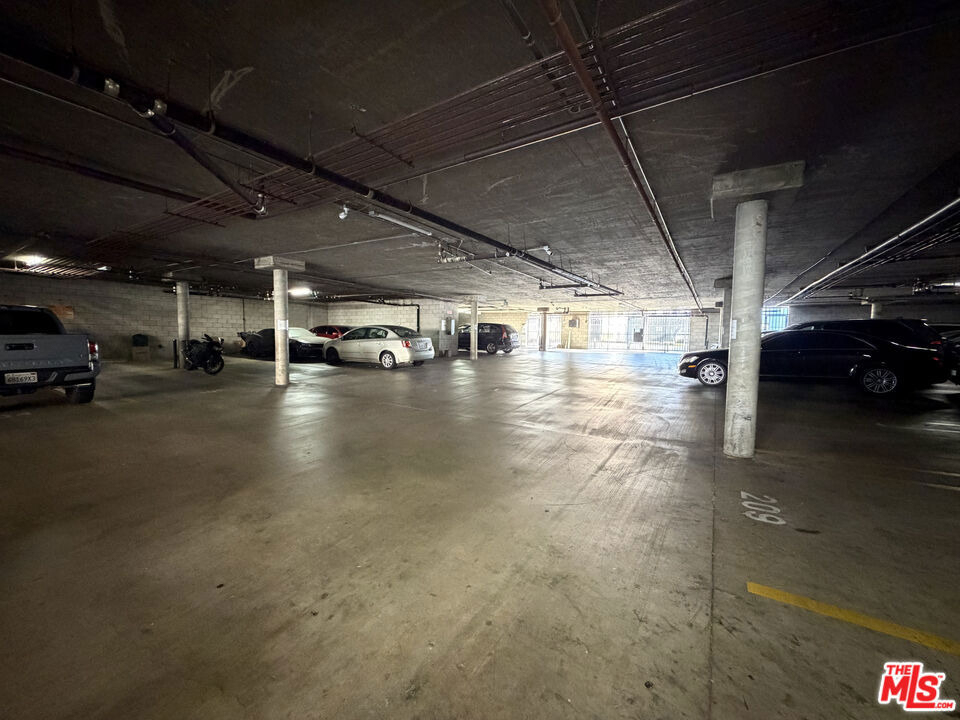 326 S Manhattan Place - Photo 10