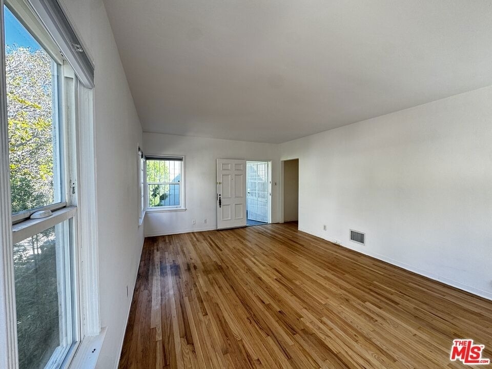 1246 Edris Drive - Photo 3