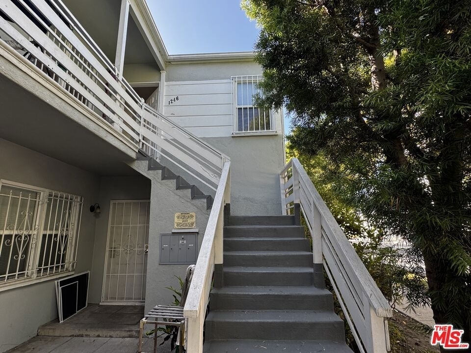 1246 Edris Drive - Photo 0
