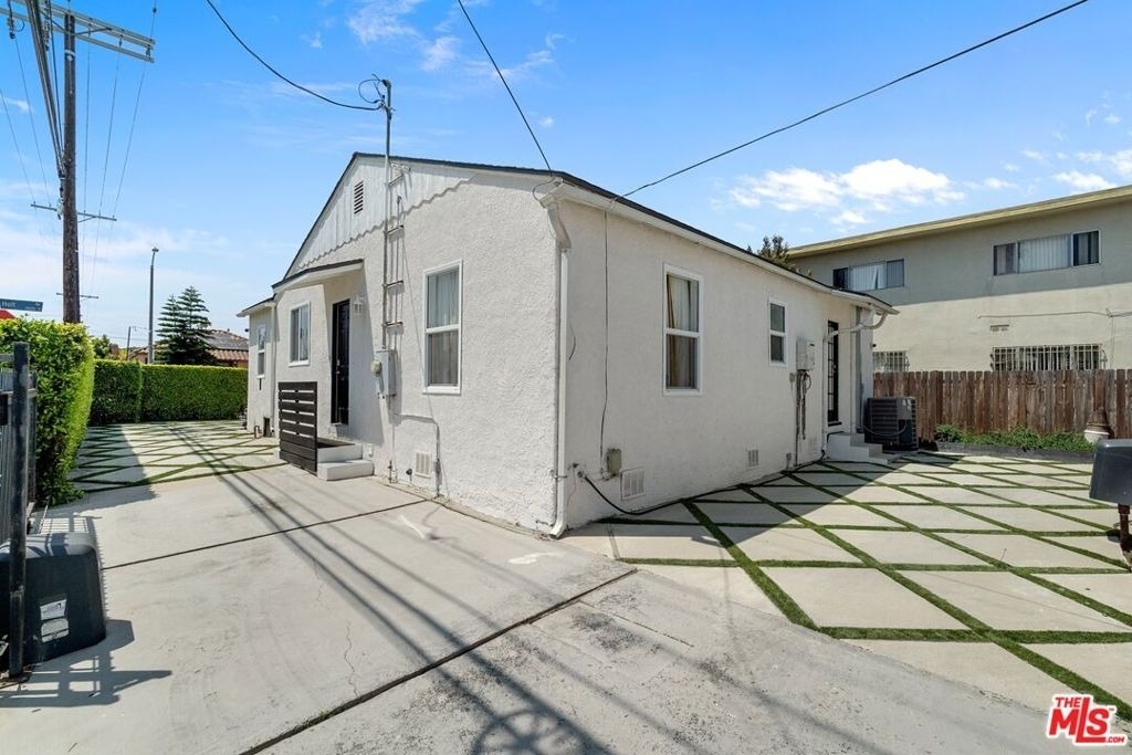1978 S Holt Avenue - Photo 3