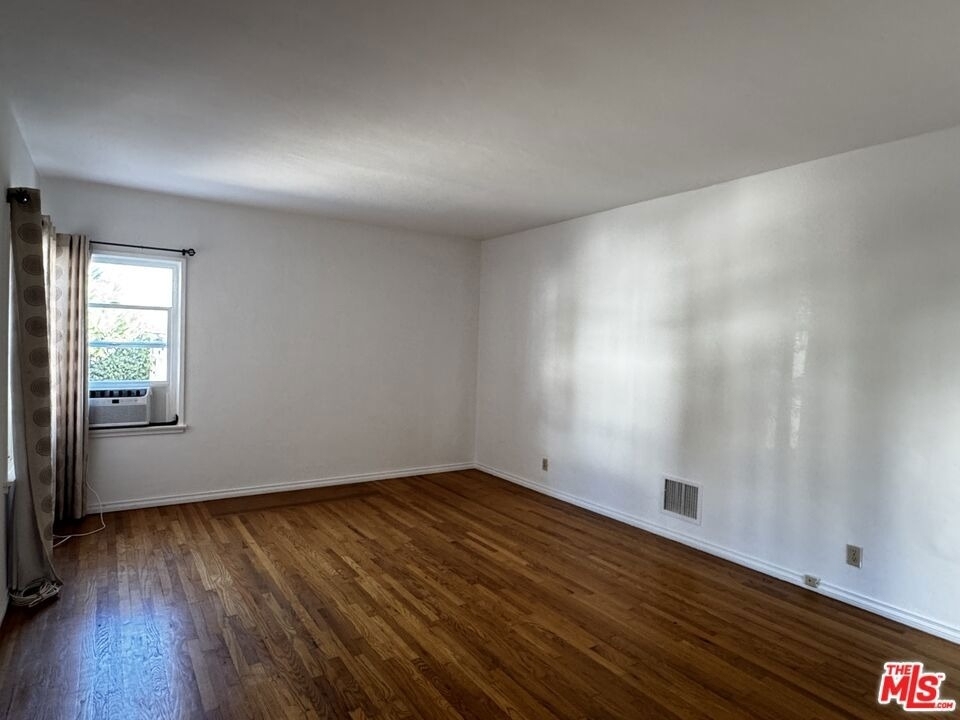 1242 Edris Drive - Photo 3