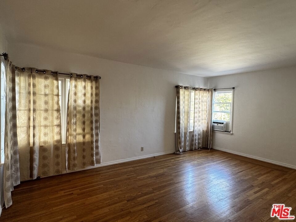 1242 Edris Drive - Photo 4