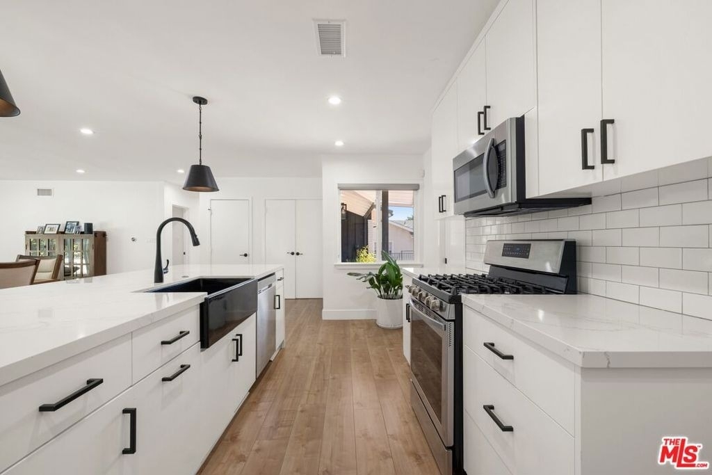 16141 Dickens Street - Photo 5
