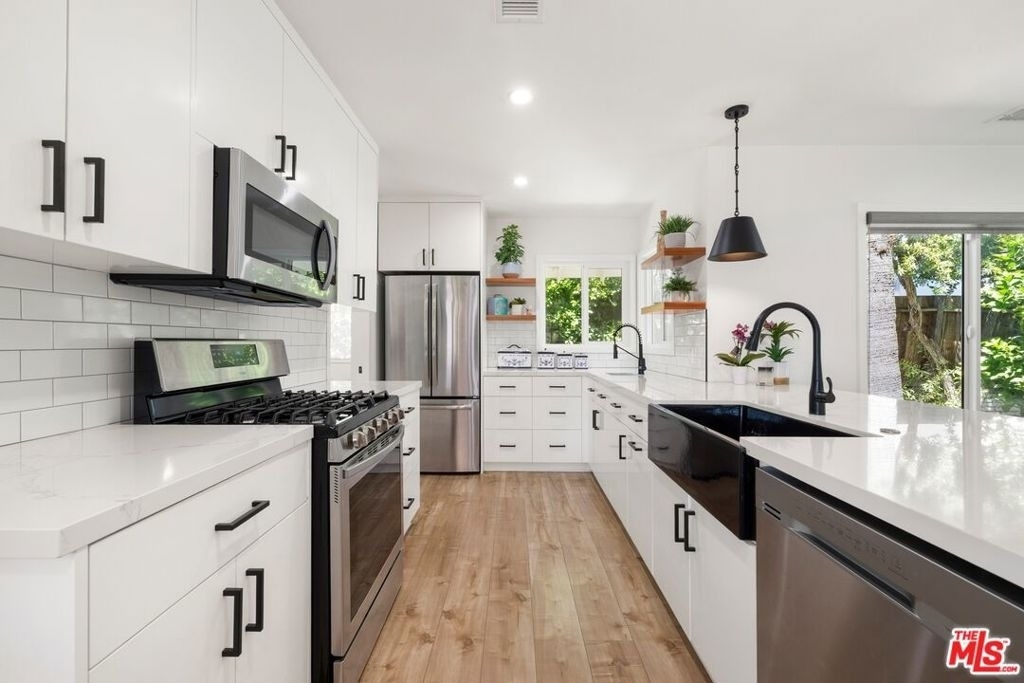 16141 Dickens Street - Photo 4