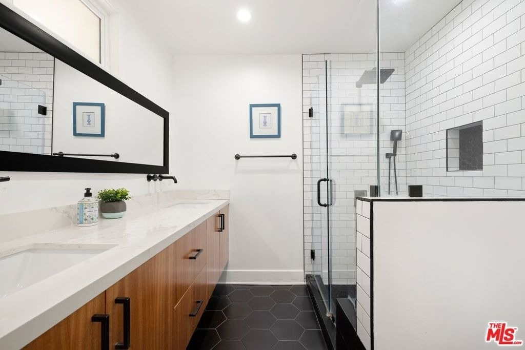 16141 Dickens Street - Photo 8