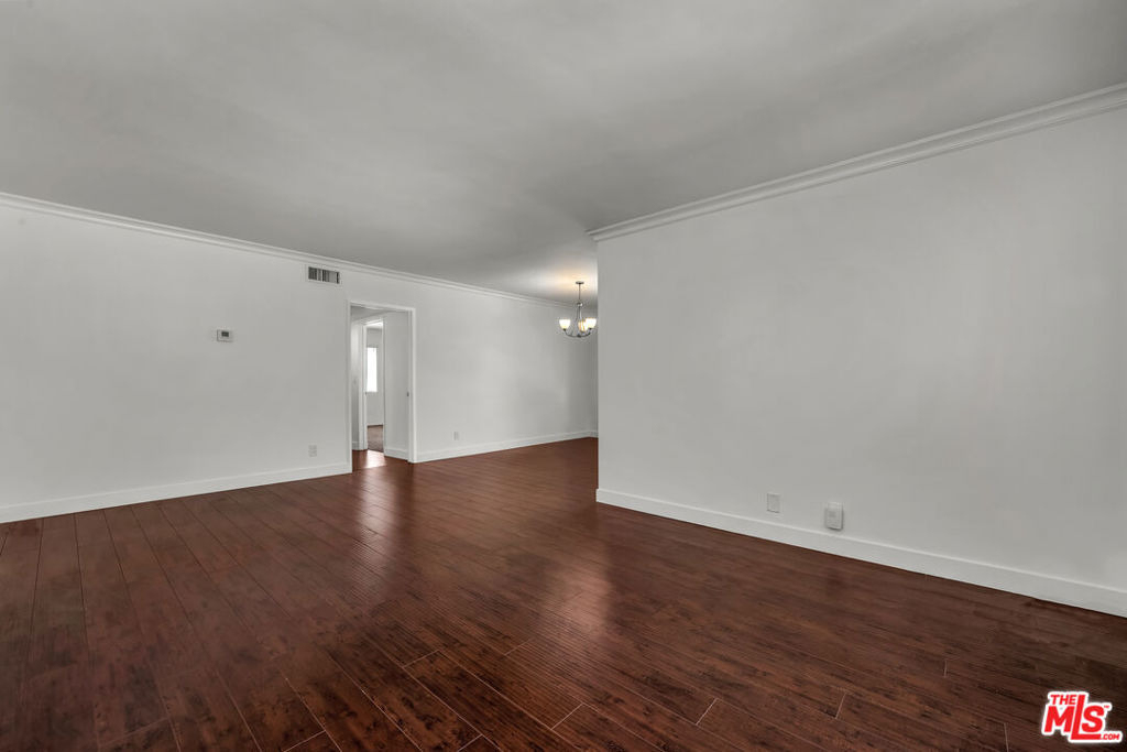 248 S Rexford Drive - Photo 2