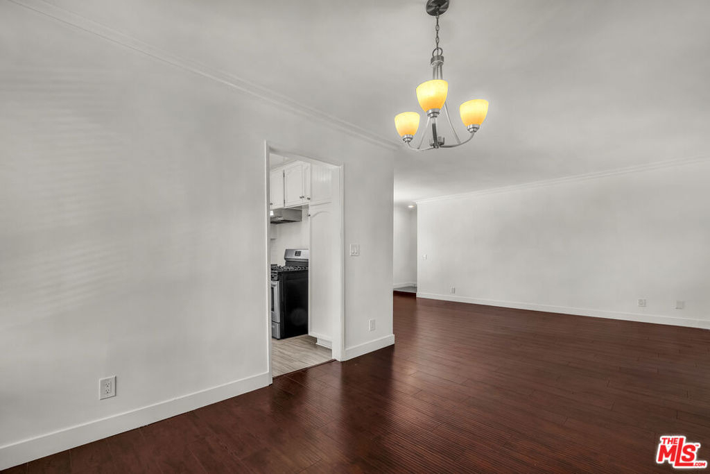 248 S Rexford Drive - Photo 4