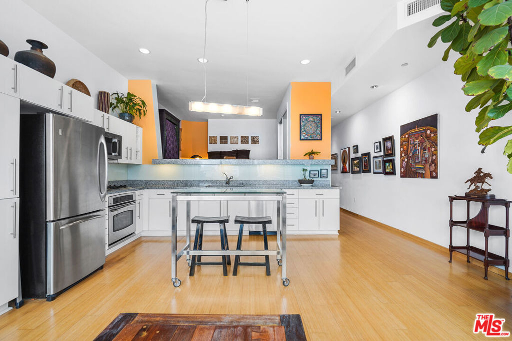 1100 Wilshire Boulevard - Photo 7