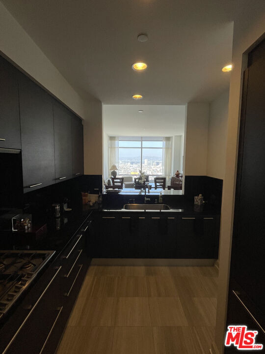 900 W Olympic Boulevard - Photo 13