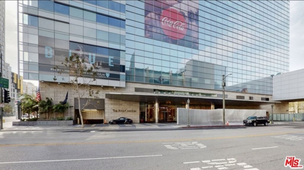 900 W Olympic Boulevard - Photo 1
