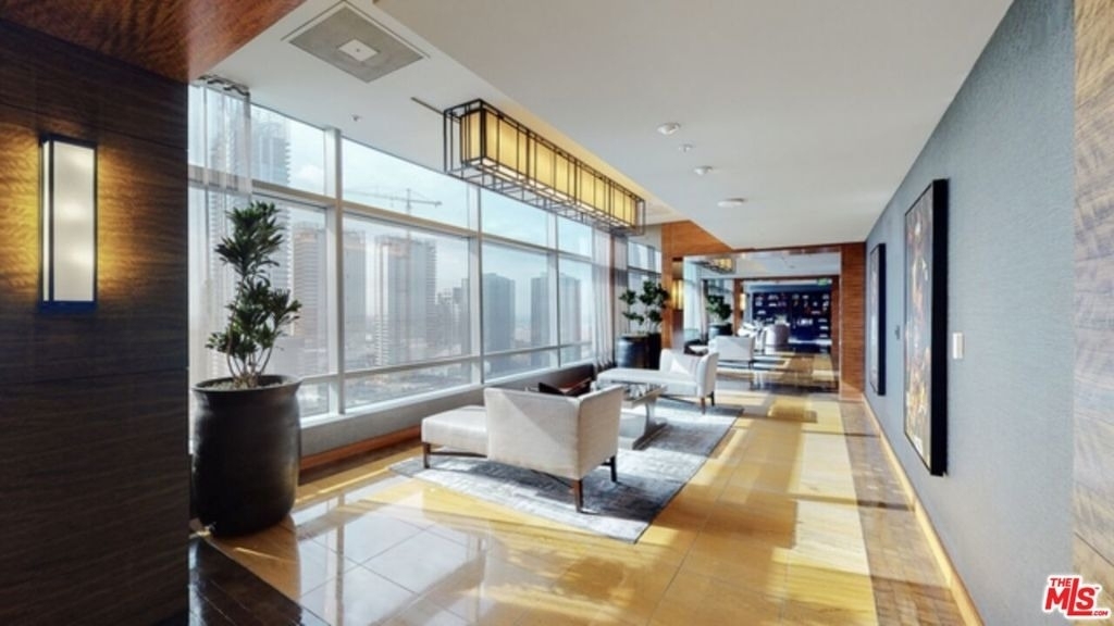 900 W Olympic Boulevard - Photo 3