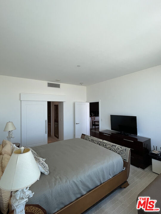 900 W Olympic Boulevard - Photo 17
