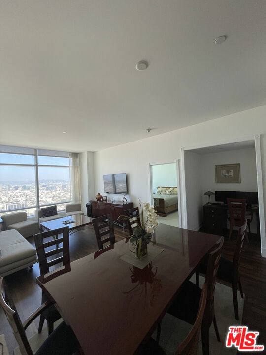 900 W Olympic Boulevard - Photo 8
