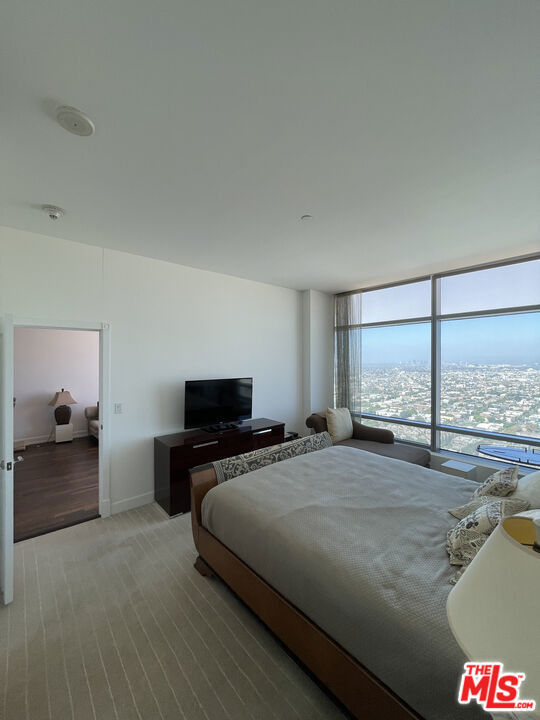 900 W Olympic Boulevard - Photo 16