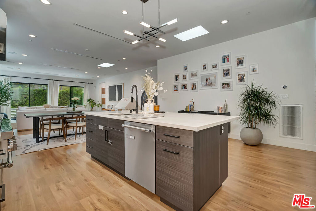 4203 Saugus Avenue - Photo 7