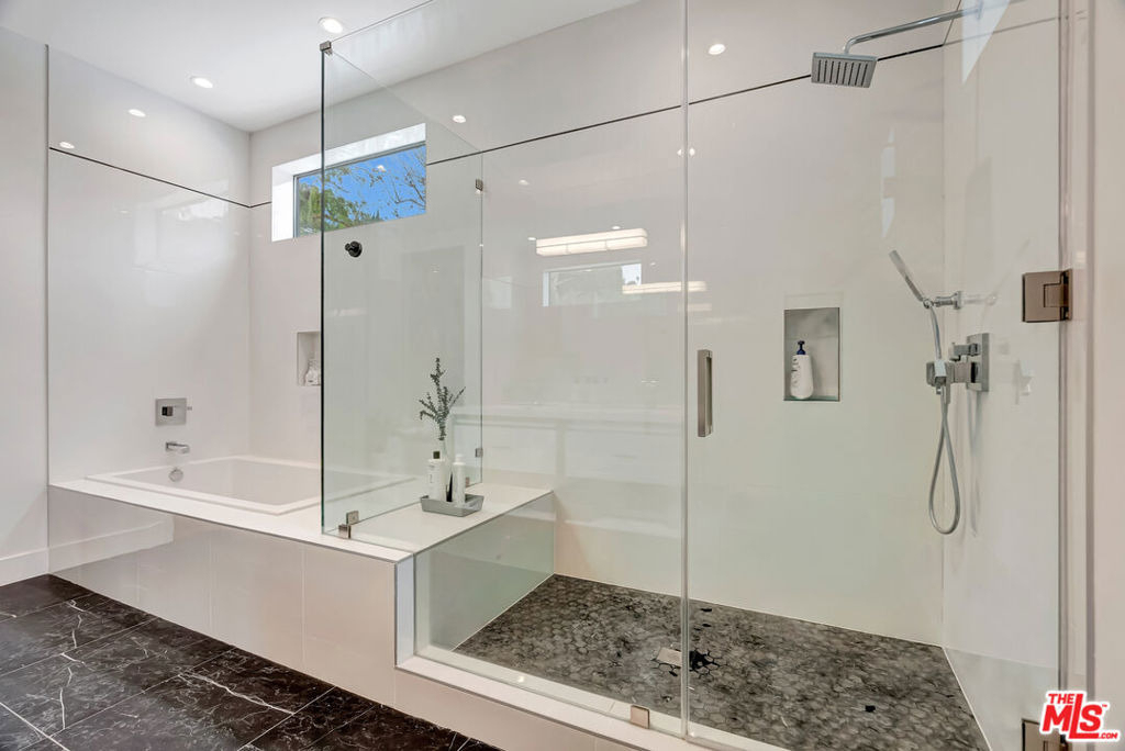4203 Saugus Avenue - Photo 18