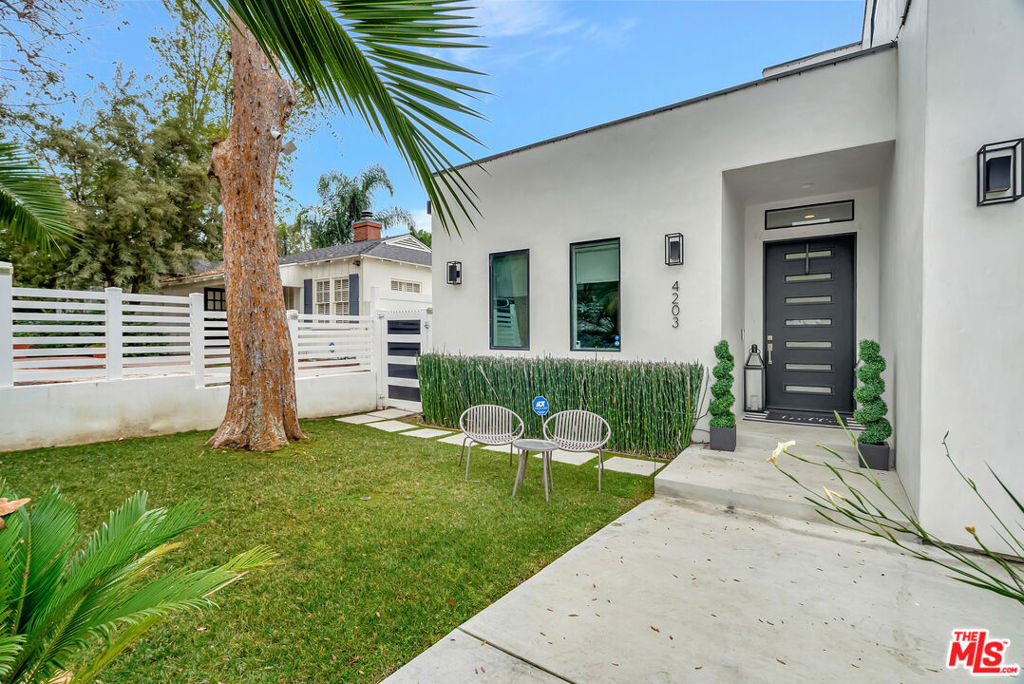 4203 Saugus Avenue - Photo 2