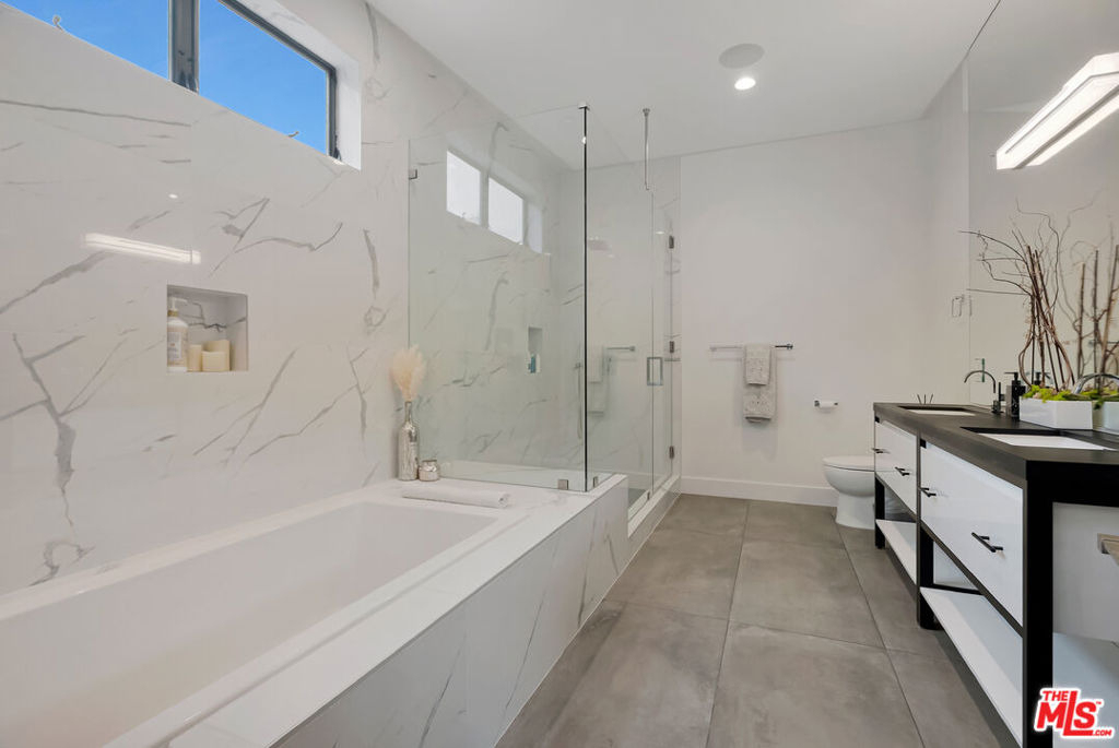 4203 Saugus Avenue - Photo 14