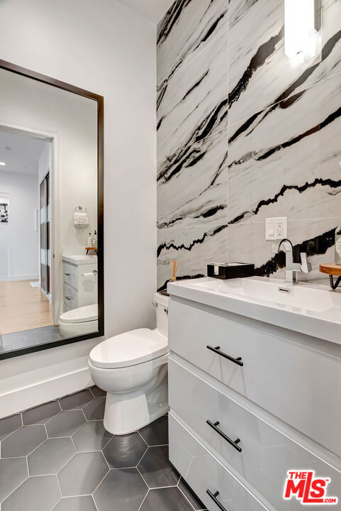 4203 Saugus Avenue - Photo 20