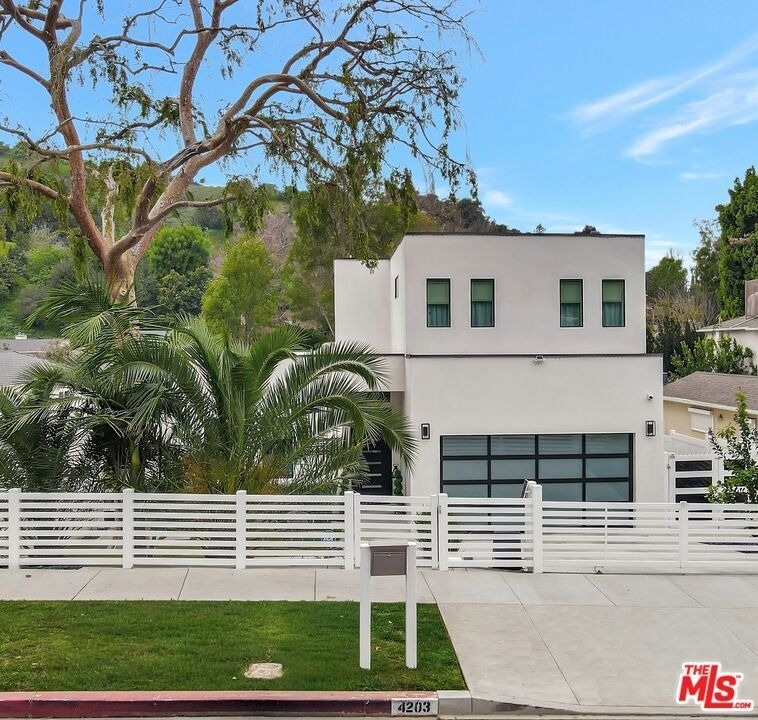 4203 Saugus Avenue - Photo 1