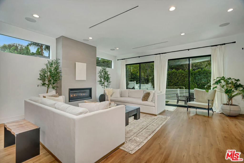 4203 Saugus Avenue - Photo 10