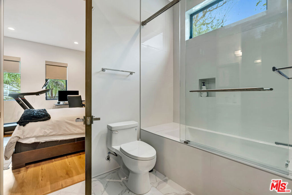 4203 Saugus Avenue - Photo 16