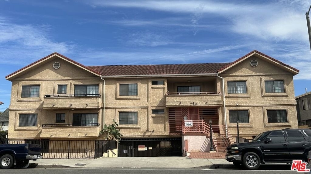 710 Crenshaw Boulevard - Photo 0