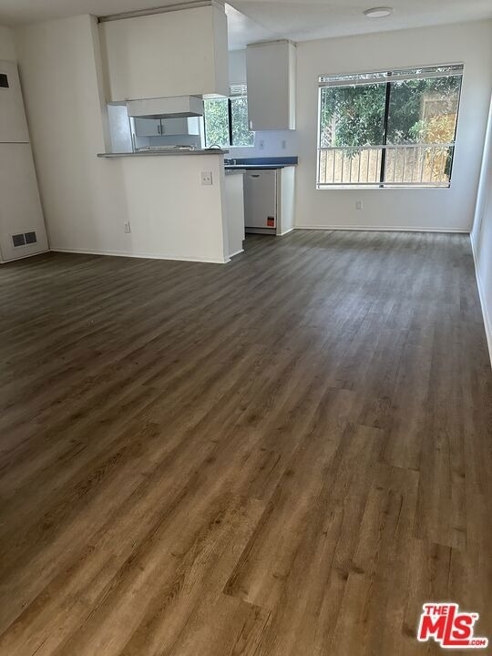 710 Crenshaw Boulevard - Photo 1