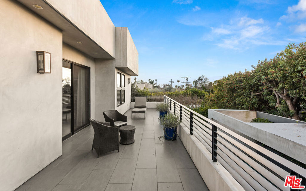 623 N Edinburgh Avenue - Photo 18