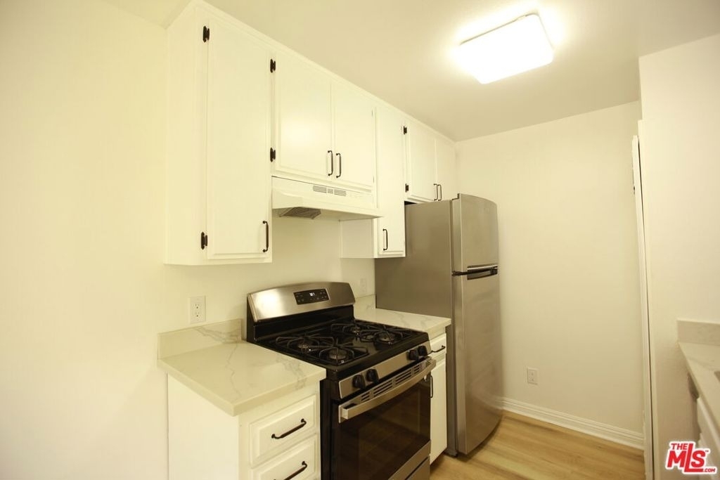 833 S Orange Grove Avenue - Photo 3