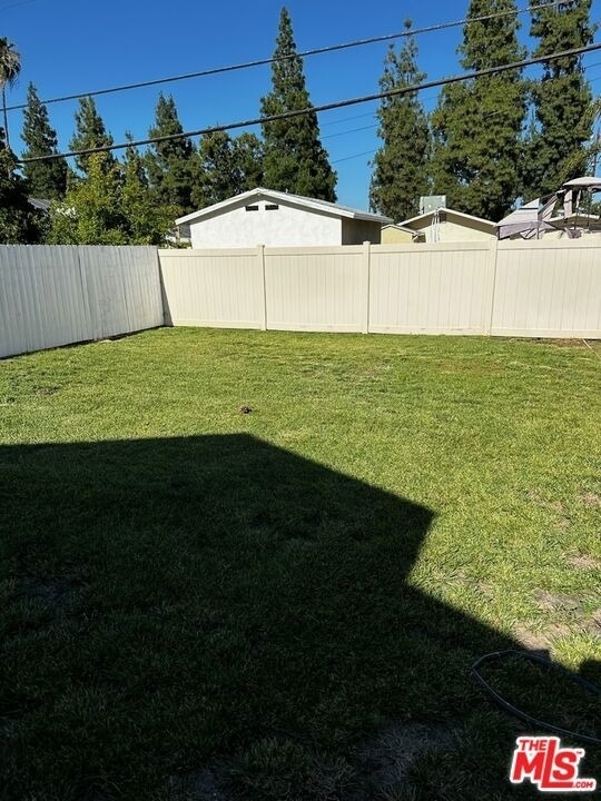 5048 Enfield Avenue - Photo 13