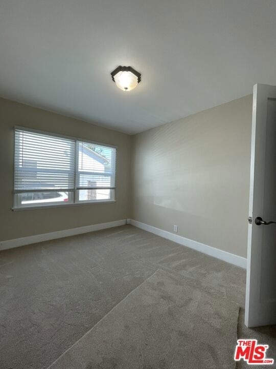 5048 Enfield Avenue - Photo 26