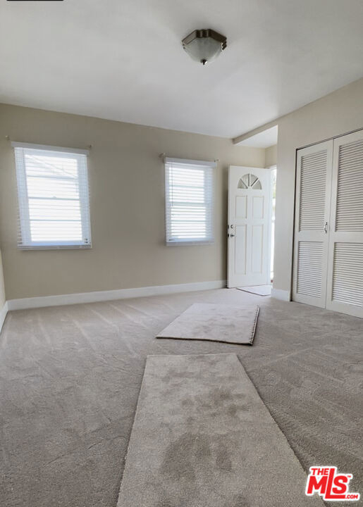 5048 Enfield Avenue - Photo 9