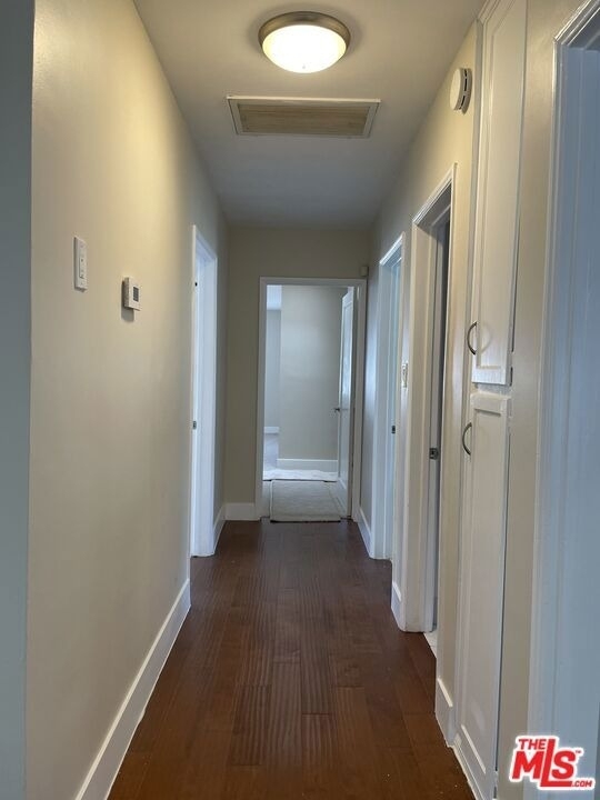 5048 Enfield Avenue - Photo 14