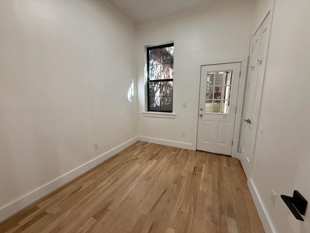 11 Marcus Garvey Boulevard - Photo 4