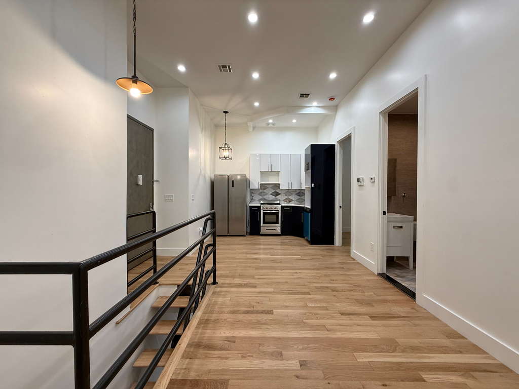 11 Marcus Garvey Boulevard - Photo 1
