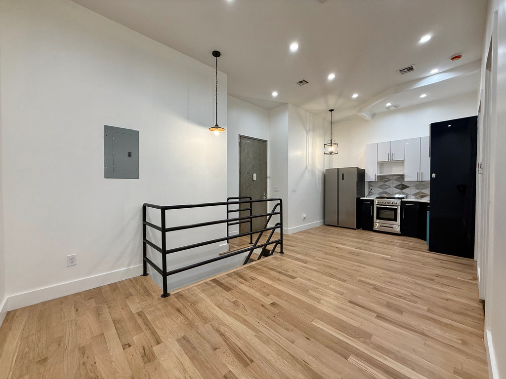 11 Marcus Garvey Boulevard - Photo 0