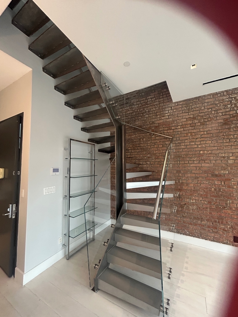 East Village - Photo 11
