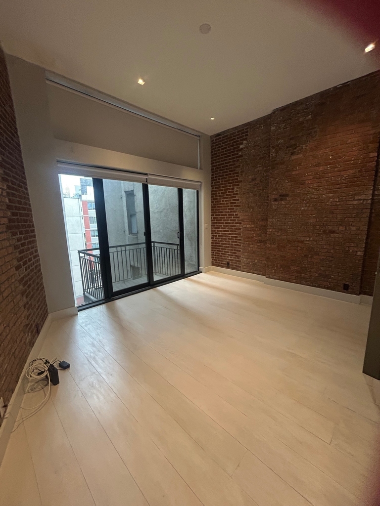 East Village - Photo 12
