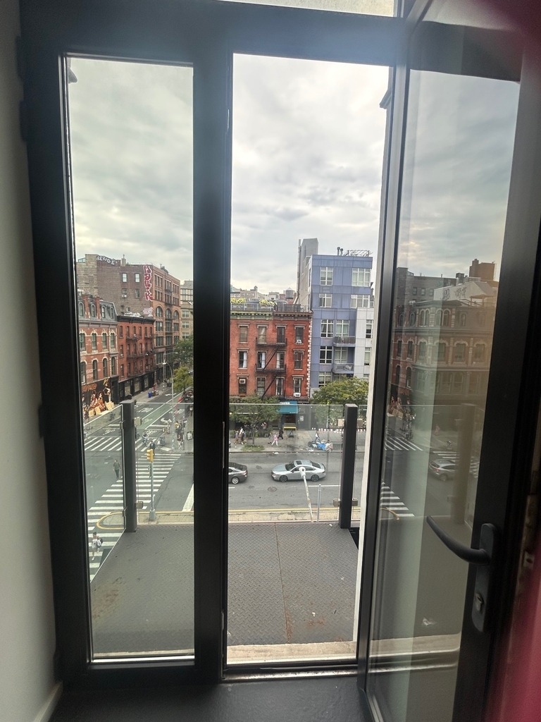 East Village - Photo 2