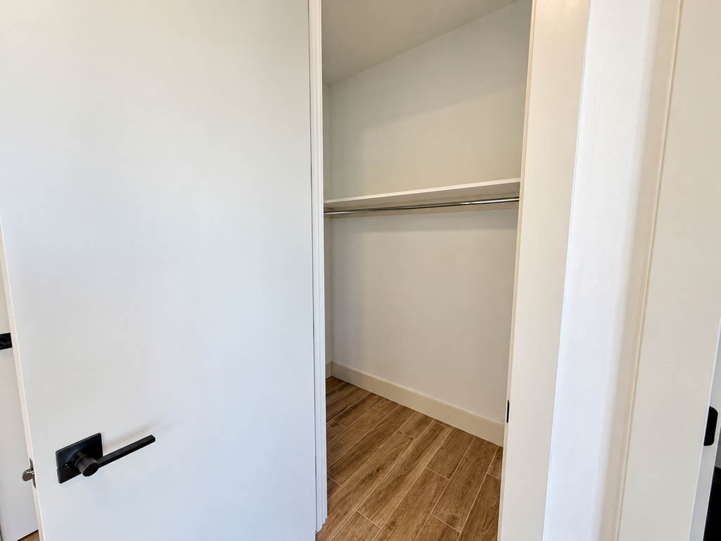 454 East 26th Street - Photo 17