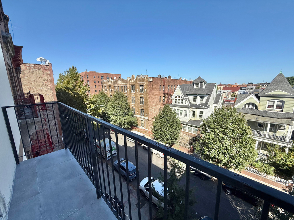 454 East 26th Street - Photo 5