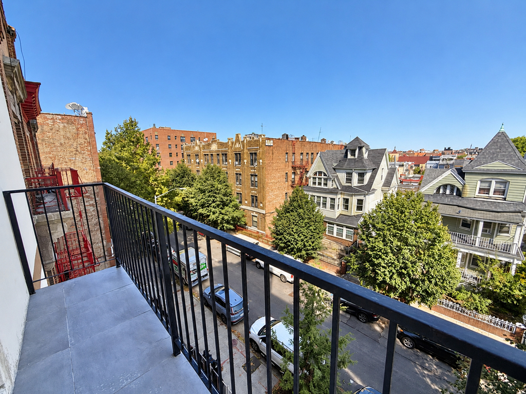 454 East 26th Street - Photo 5