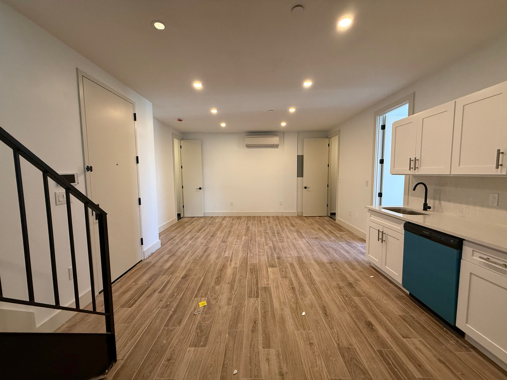 454 East 26th Street - Photo 3