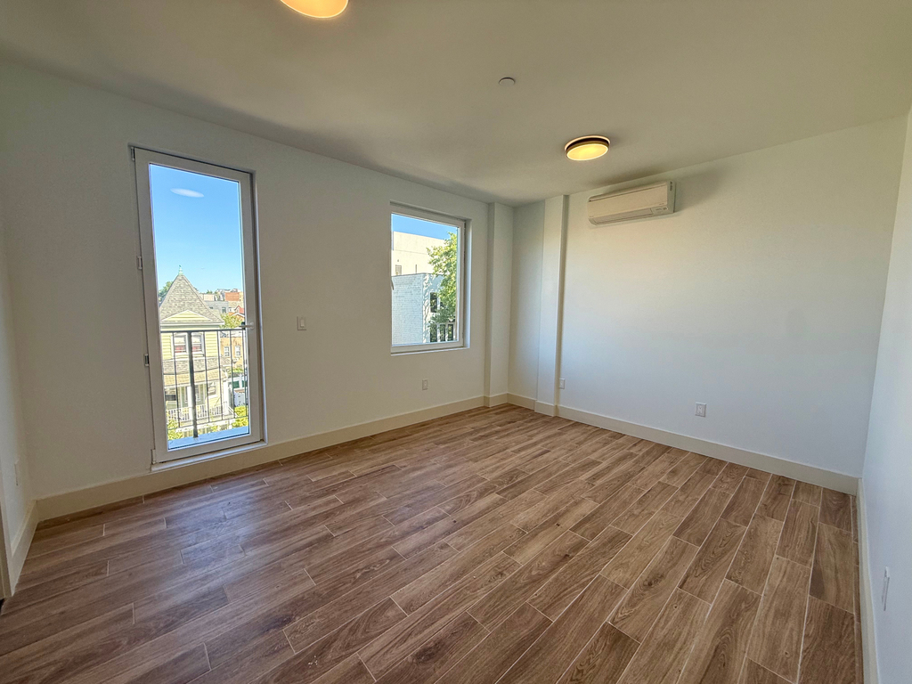 454 East 26th Street - Photo 4